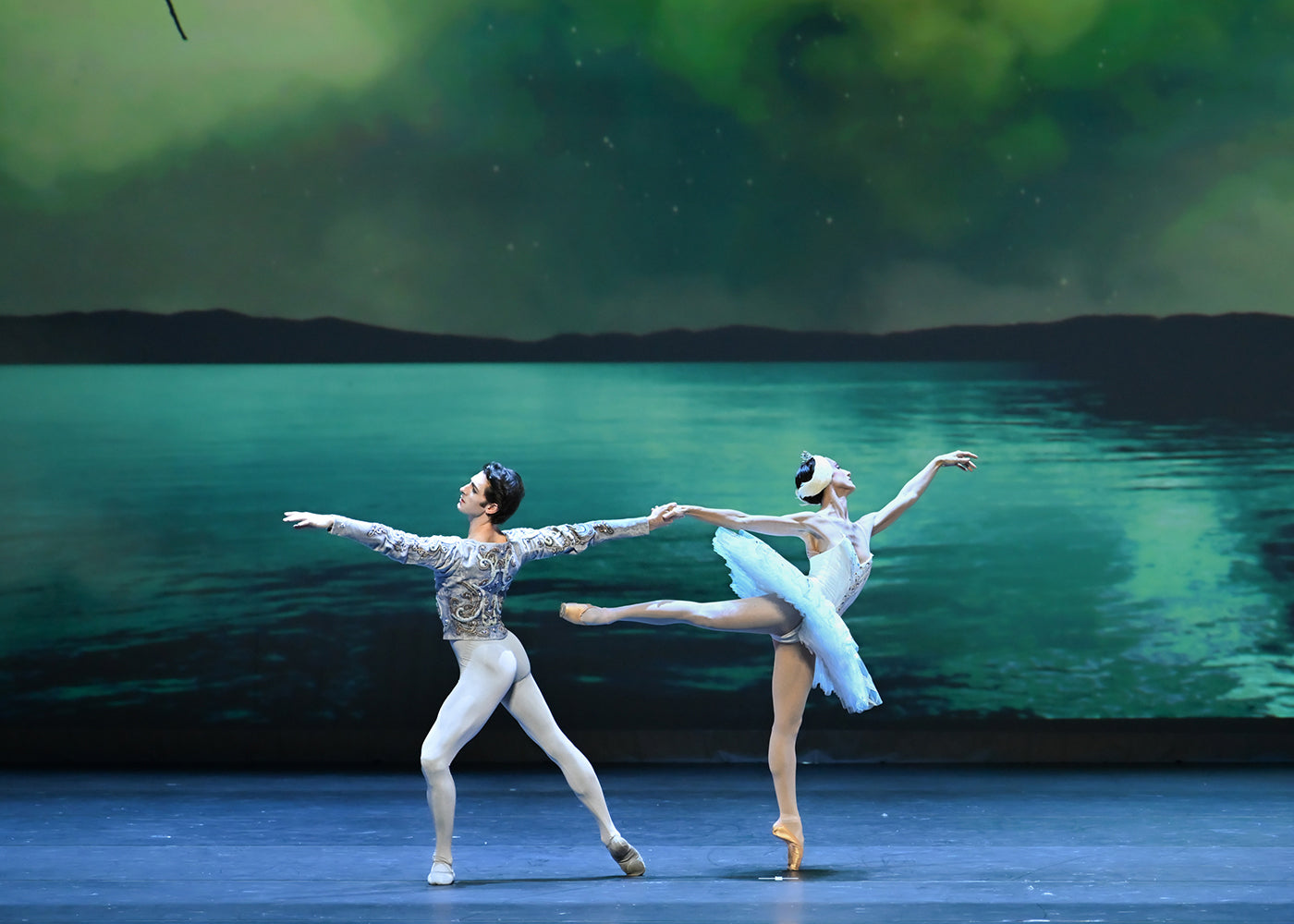  Glimpsing Nureyev