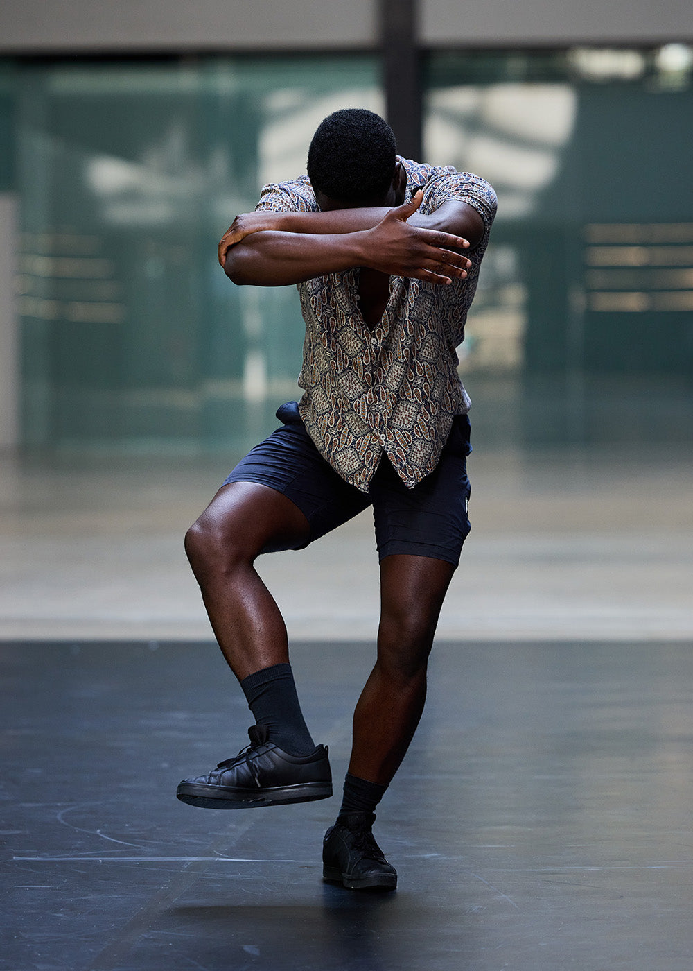 Rehearsals of “Trio A” at Tate Modern’s Turbine Hall. Choreography by Yvonne Rainer. July 2026 Transmission: Sara Wookey. Dancer:Oluwaseun Olayiwola. Trio A © Yvonne Rainer 2026. Photo © Tate Photography (Reece Straw).