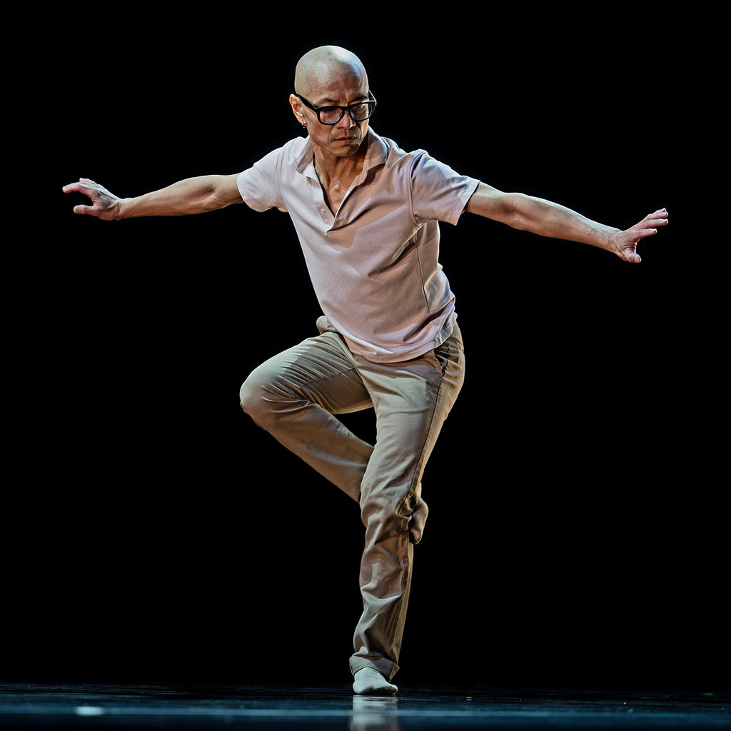 Kun-Yang Lin in “17 Moves in Memory of Gus.”  Photograph by Michael Hurwitz