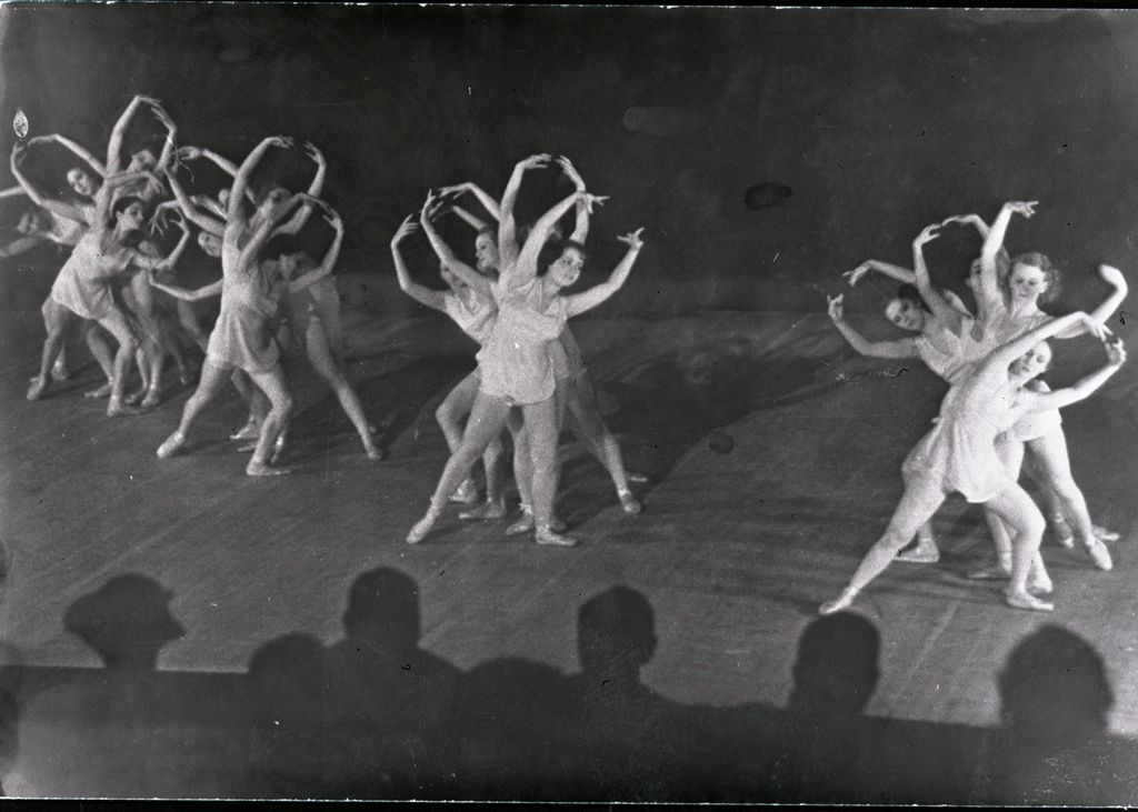The School of American Ballet in George Balanchine's “Serenade,” 1934. Photograph by unknown