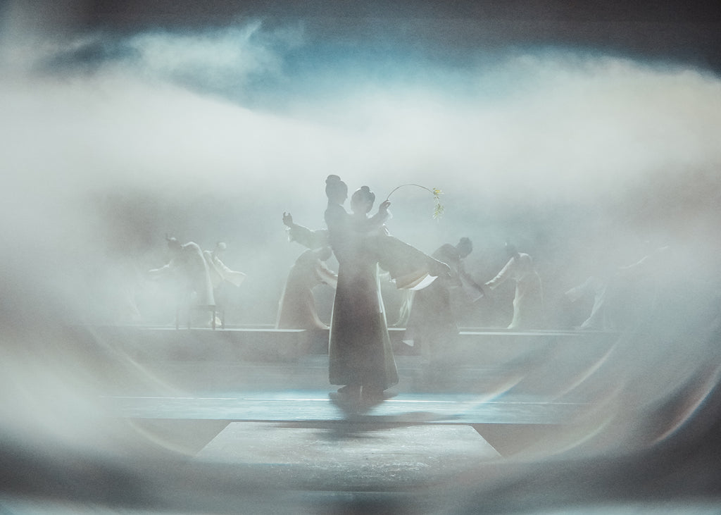 He Shang Dance Theater in “Dream in the Peony Pavilion” by Li Xing and Huang Jiayuan. Photograph courtesy of He Shang Dance Theater