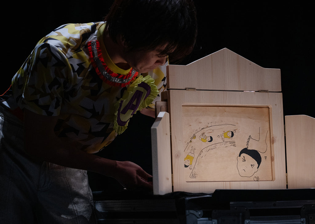 Aokid in in “An Upside Down World” by Kaori Ito. Photograph courtesy of Kanagawa Arts Theatre