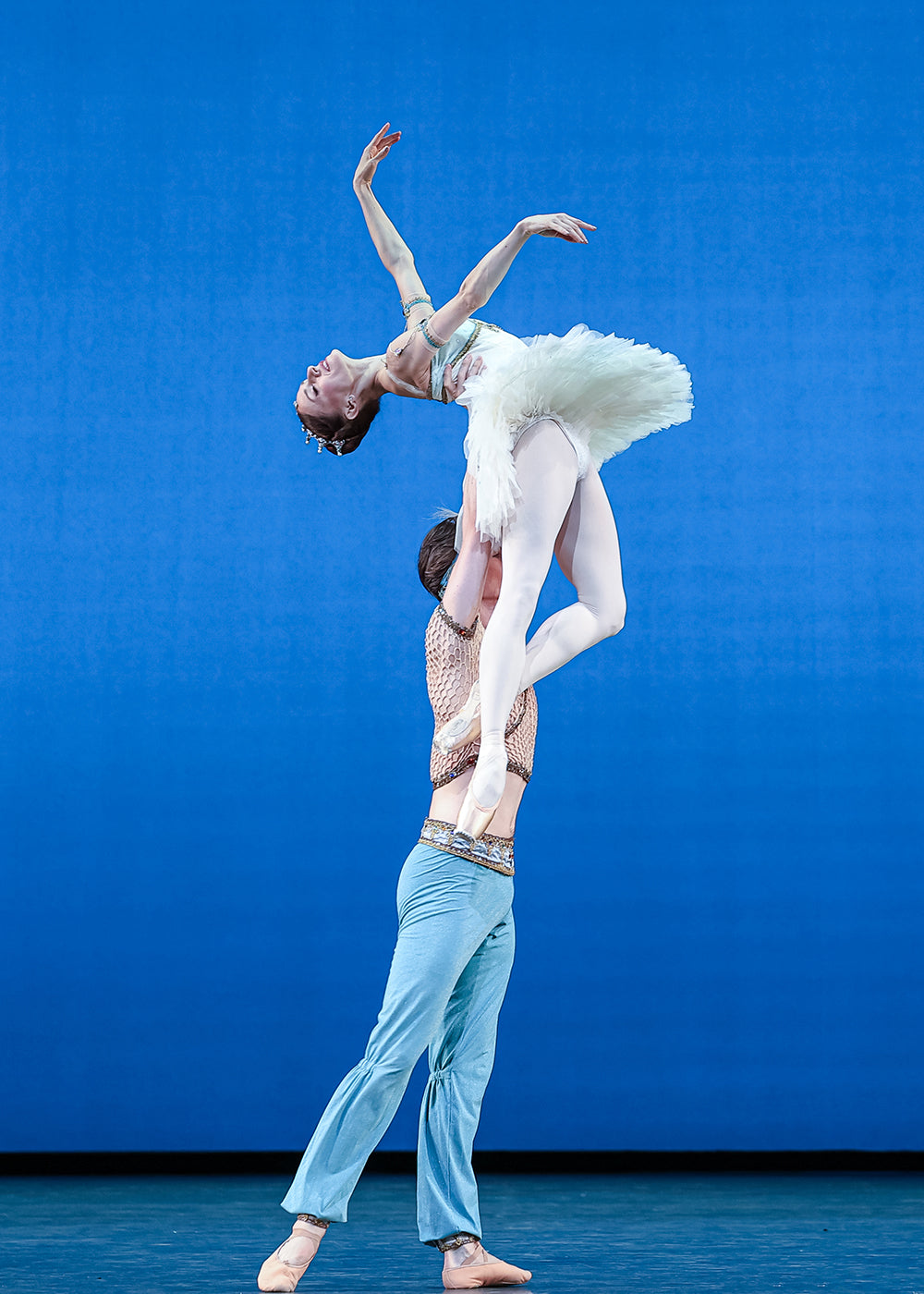 Marianela Nuñez and Vadim Muntagirov in “Le Corsaire” by Marius Petipa. Photograph by Maria-Helena Buckley