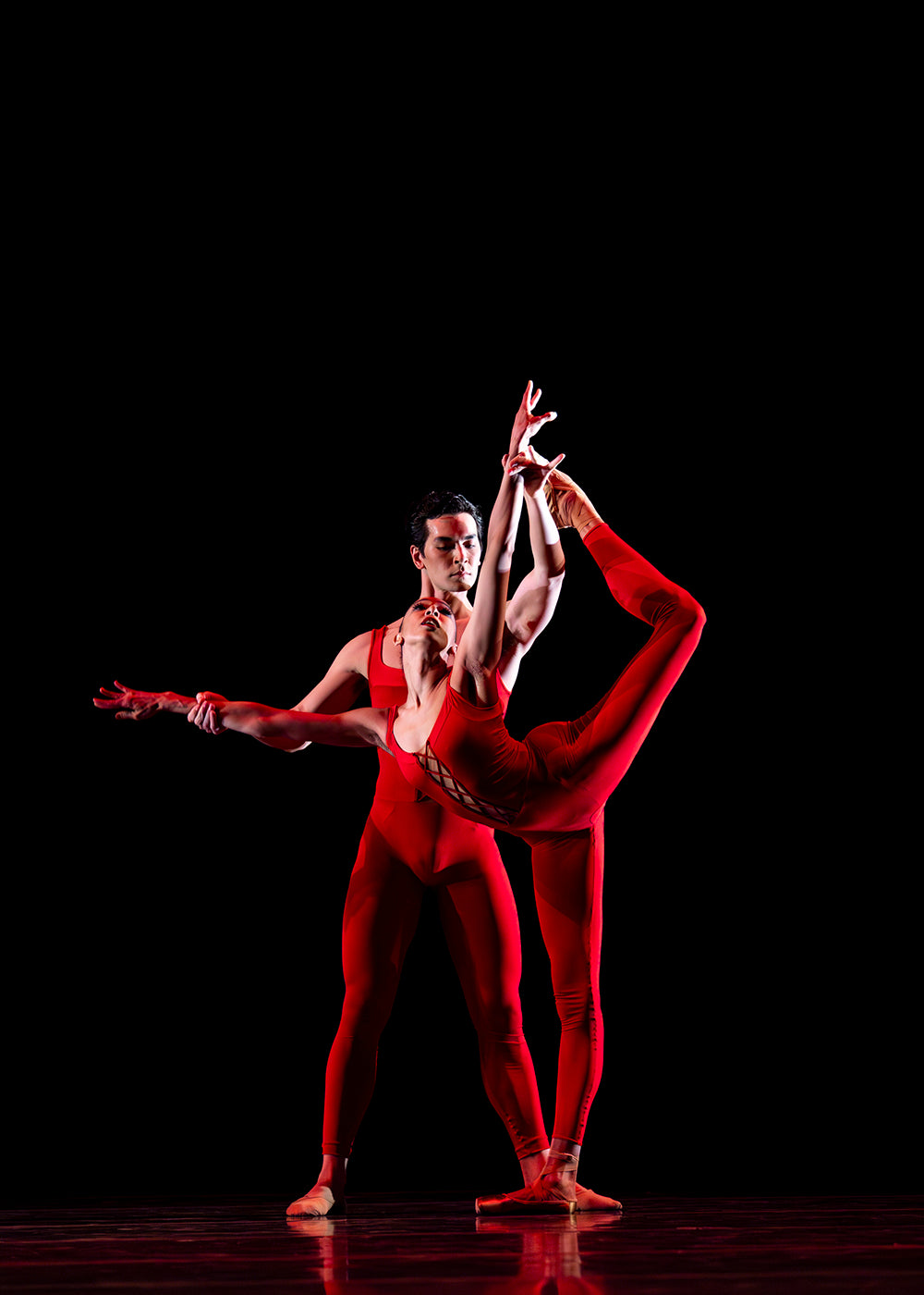 Amanda Morgan and Christopher D’Ariano in Ulysses Dove’s “Red Angels.” Photograph by Angela Sterling