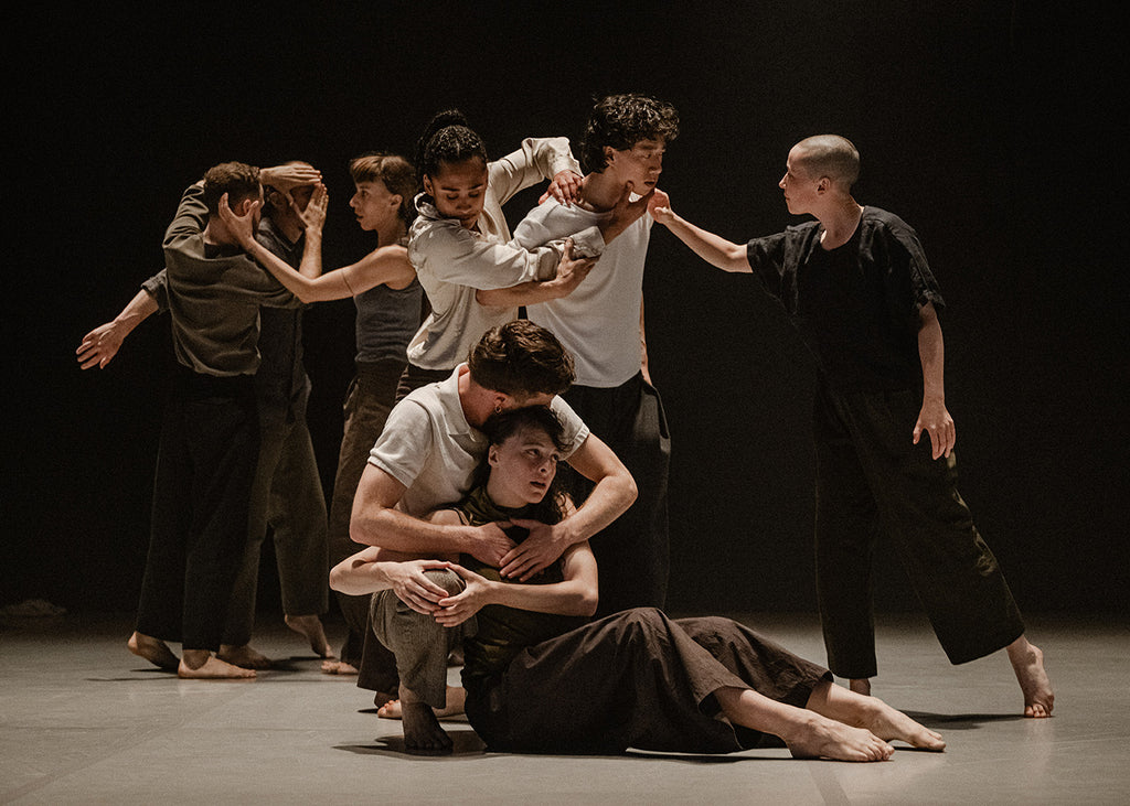 Scottish Dance Theatre in ”Rotten Work” by Emilie Leriche. Photograph by Brian Hartley
