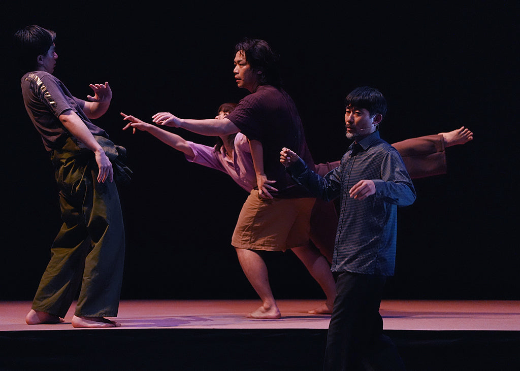 Sibitt with Un Yamada Company in “Moments Musicaux.” Photograph by Hiroyasu Daido, courtesy of Un Yamada Company