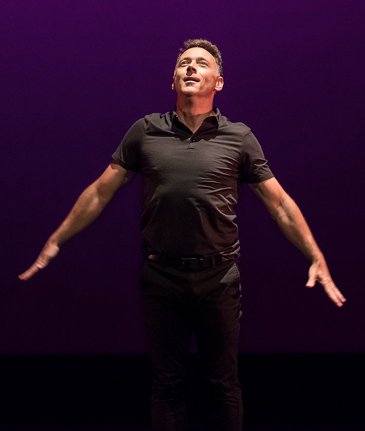 Larry Keigwin performing at the tenth anniversary of tDanceWorks. Photograph courtesy of DanceWorks